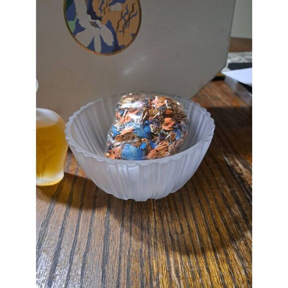 Vintage Moments Priscilla Presley Floral Aldehyde Fragrence Gift Set For Women - Picture 2 of 10